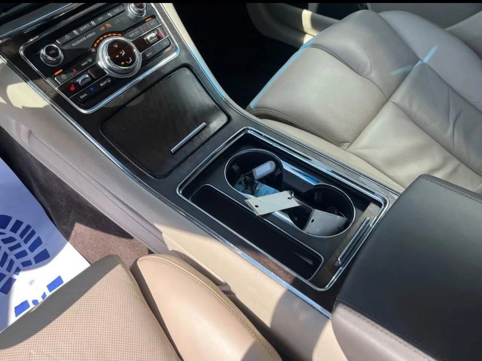2017 Lincoln Continental 10th Gen - Image 8 of 12