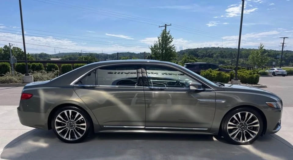 2017 Lincoln Continental 10th Gen - Image 4 of 12