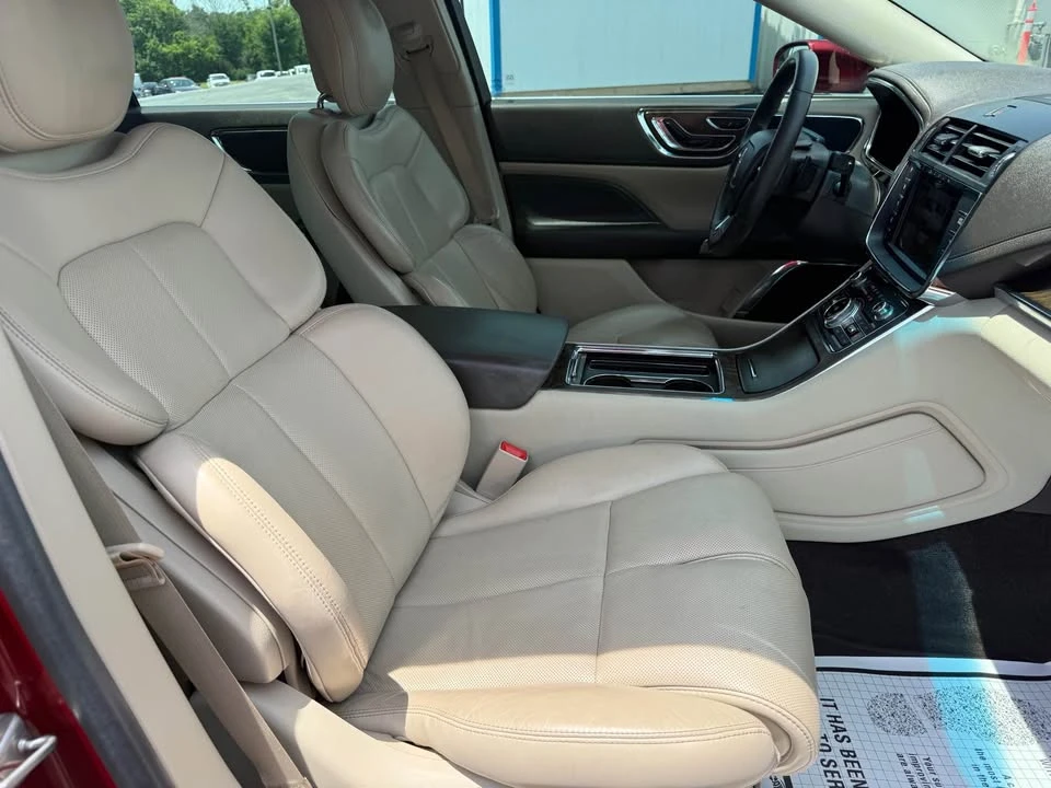2017 Lincoln Continental 10th Gen - Image 9 of 19