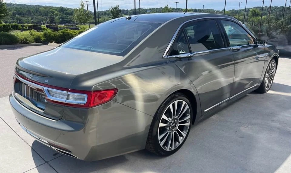 2017 Lincoln Continental 10th Gen - Image 3 of 12