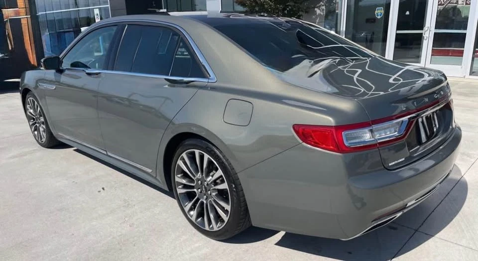 2017 Lincoln Continental 10th Gen - Image 2 of 12