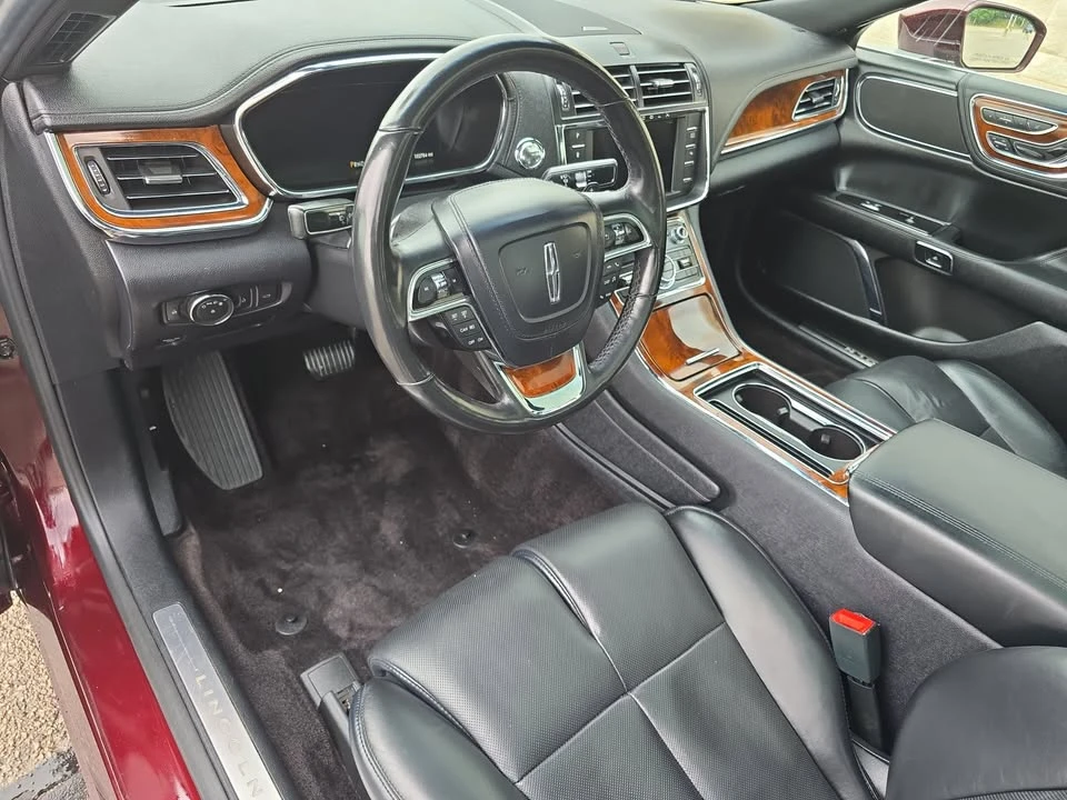 2017 Lincoln Continental 10th Gen - Image 3 of 12