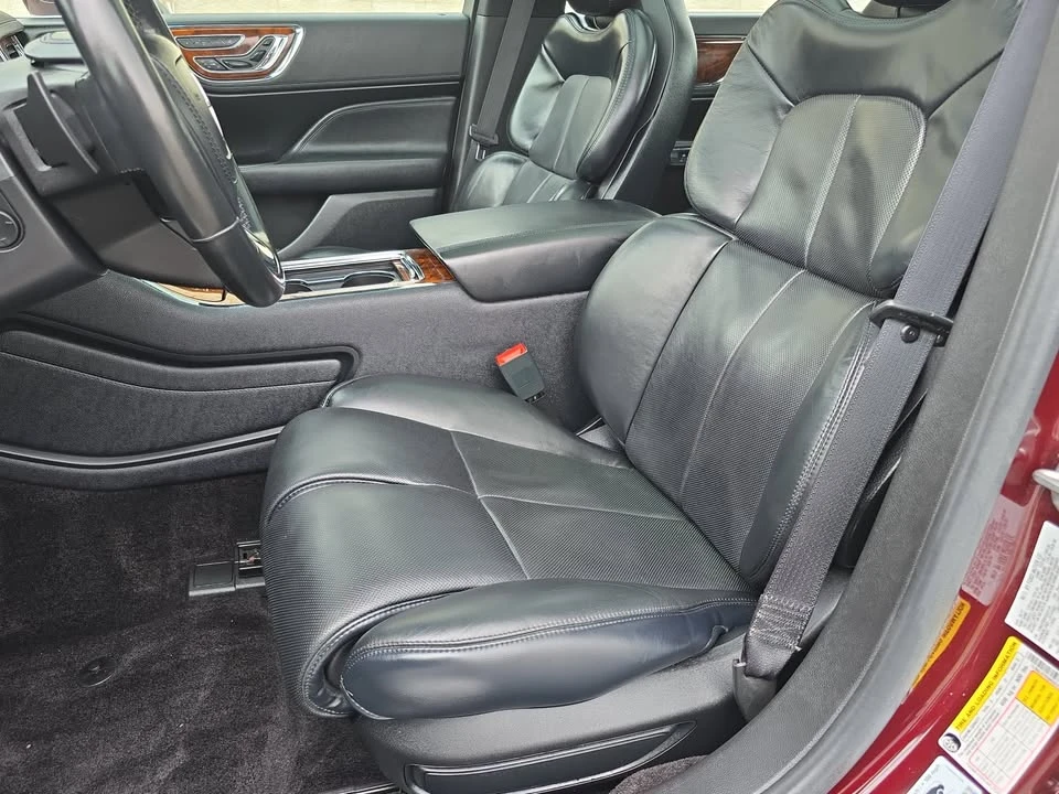 2017 Lincoln Continental 10th Gen - Image 4 of 12