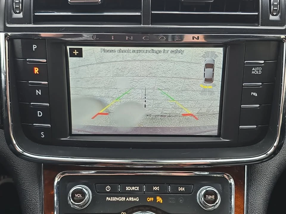 2017 Lincoln Continental 10th Gen - Image 6 of 12