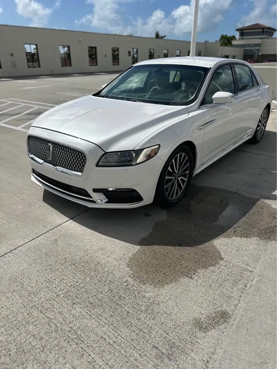 2017 Lincoln Continental 10th Gen - Image 3 of 19
