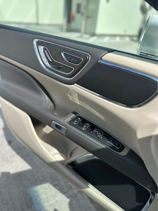 2017 Lincoln Continental 10th Gen - Image 10 of 19