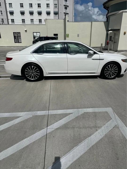 2017 Lincoln Continental 10th Gen - Image 8 of 19