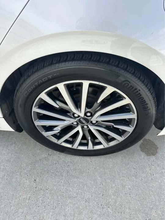 2017 Lincoln Continental 10th Gen - Image 9 of 19