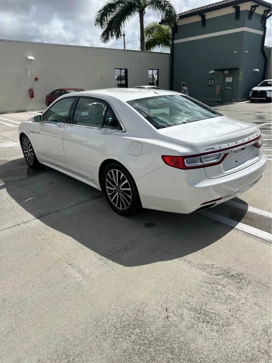 2017 Lincoln Continental 10th Gen - Image 5 of 19