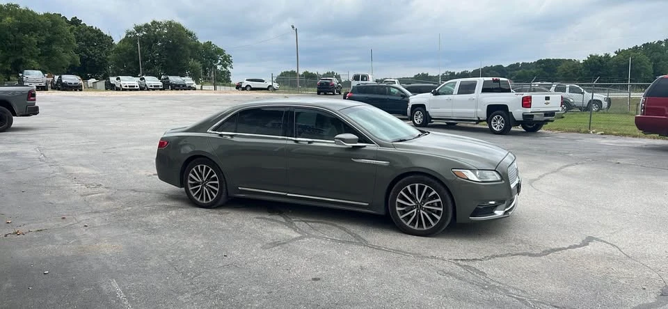 2017 Lincoln Continental 10th Gen - Image 5 of 13