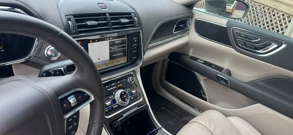 2017 Lincoln Continental 10th Gen - Image 11 of 13