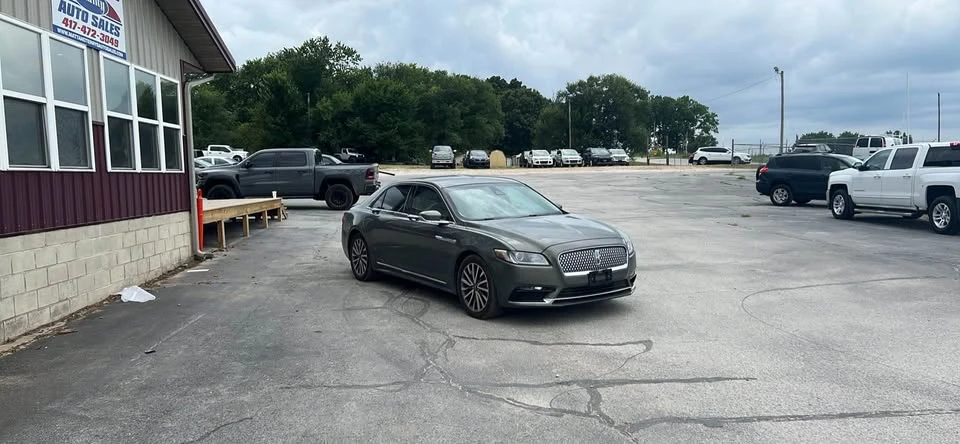 2017 Lincoln Continental 10th Gen - Image 4 of 13