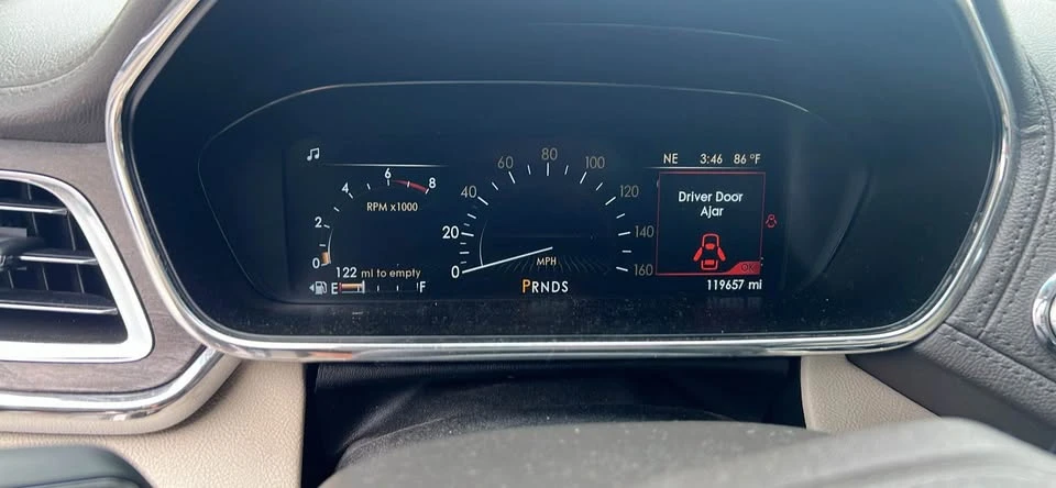 2017 Lincoln Continental 10th Gen - Image 12 of 13