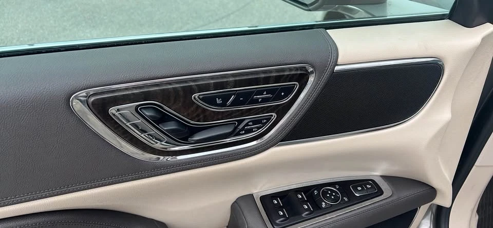 2017 Lincoln Continental 10th Gen - Image 9 of 13