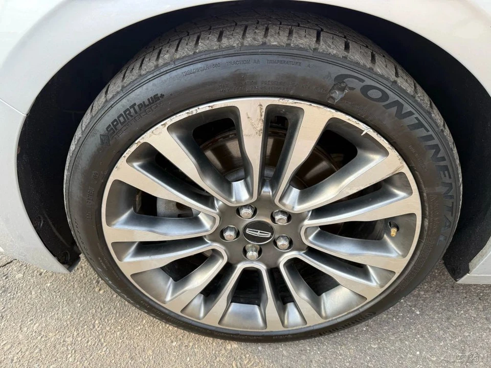 2017 Lincoln Continental 10th Gen - Image 9 of 12