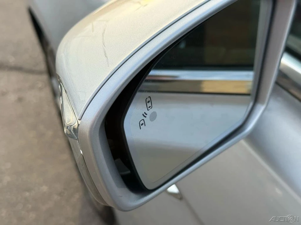 2017 Lincoln Continental 10th Gen - Image 13 of 21