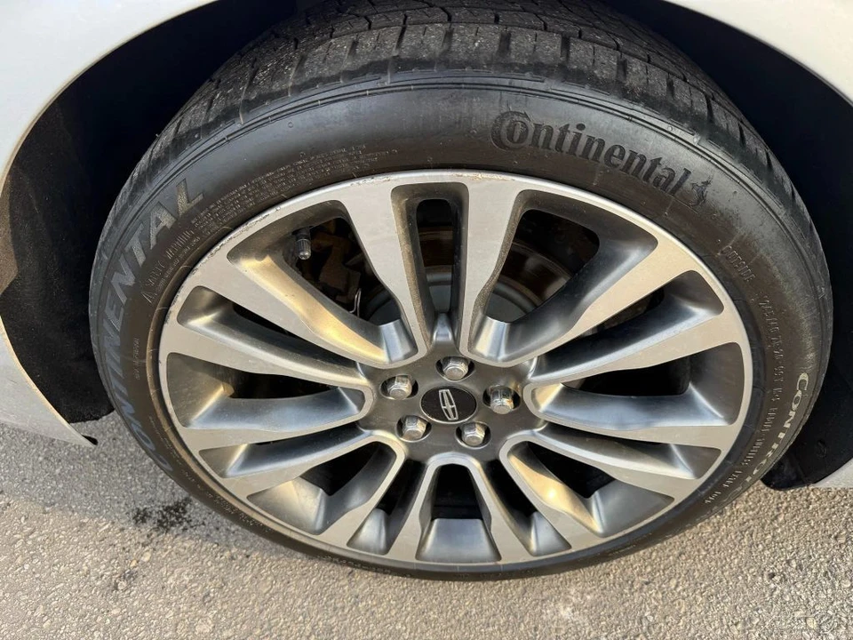 2017 Lincoln Continental 10th Gen - Image 11 of 12