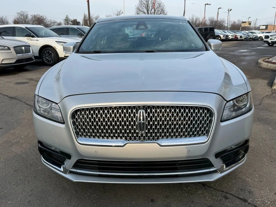2017 Lincoln Continental 10th Gen - Image 2 of 12