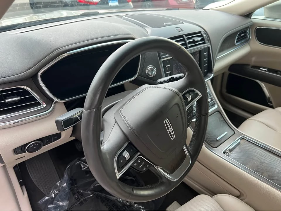 2017 Lincoln Continental 10th Gen - Image 6 of 10