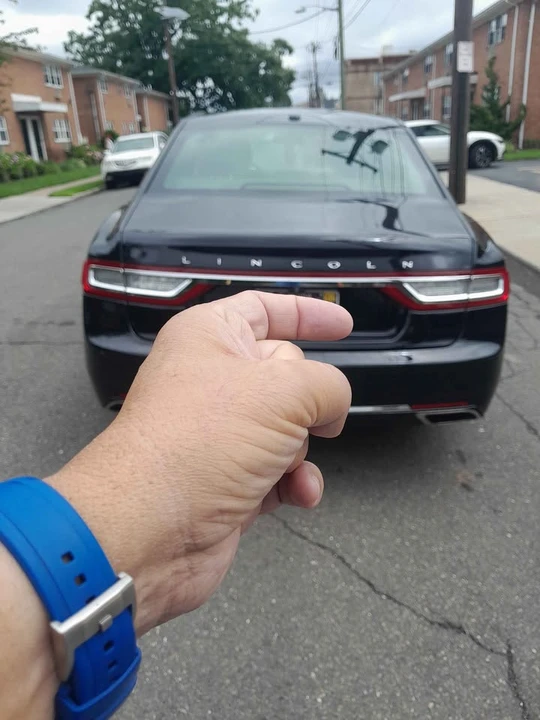 2017 Lincoln Continental 10th Gen - Image 2 of 6