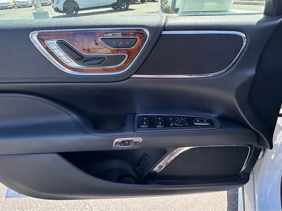 2017 Lincoln Continental 10th Gen - Image 12 of 18