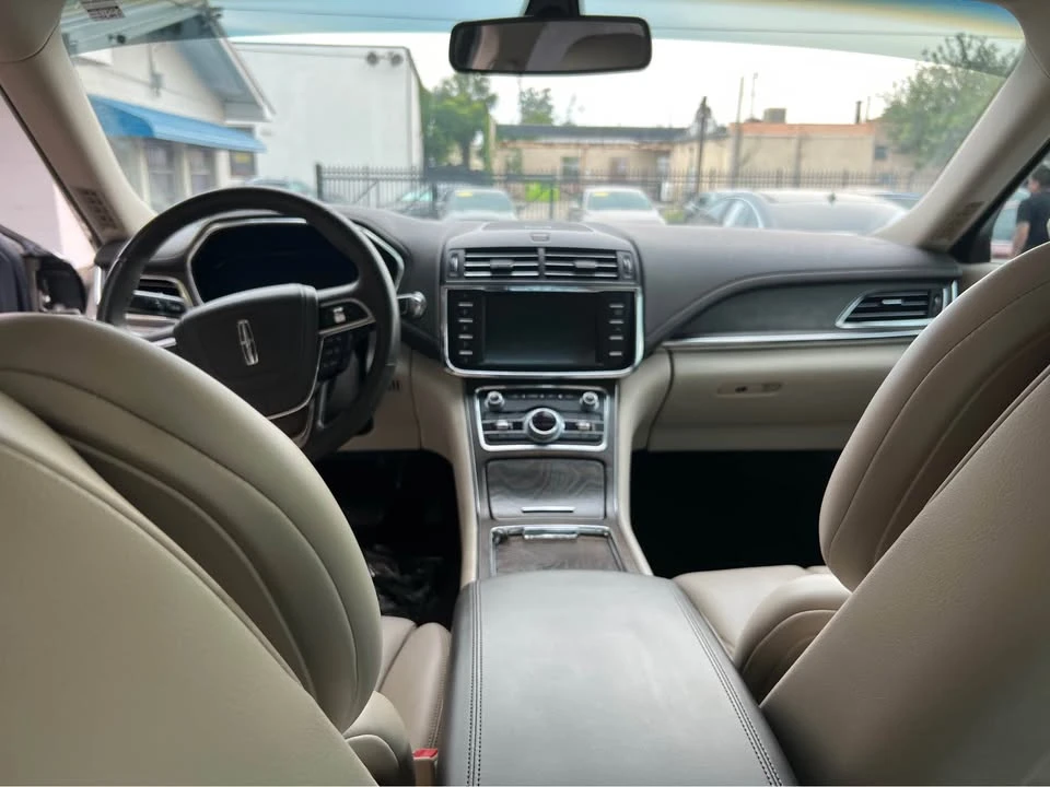 2017 Lincoln Continental 10th Gen - Image 9 of 10