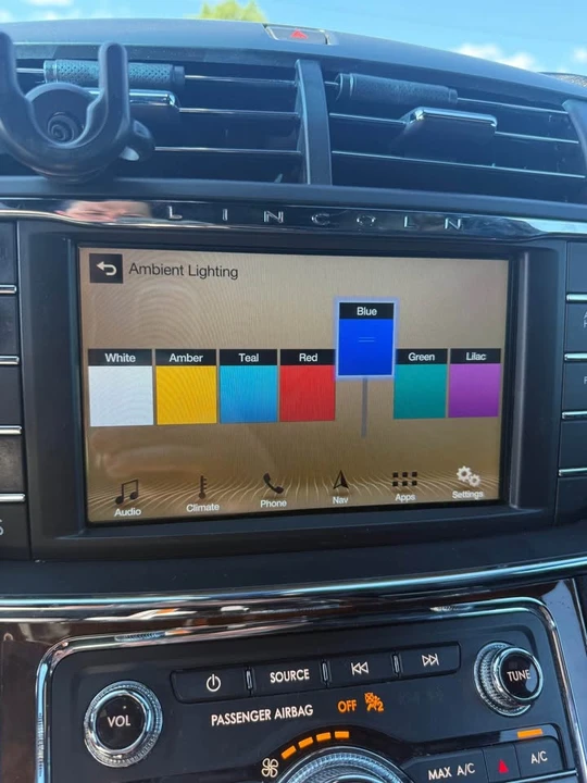 2017 Lincoln Continental 10th Gen - Image 12 of 20