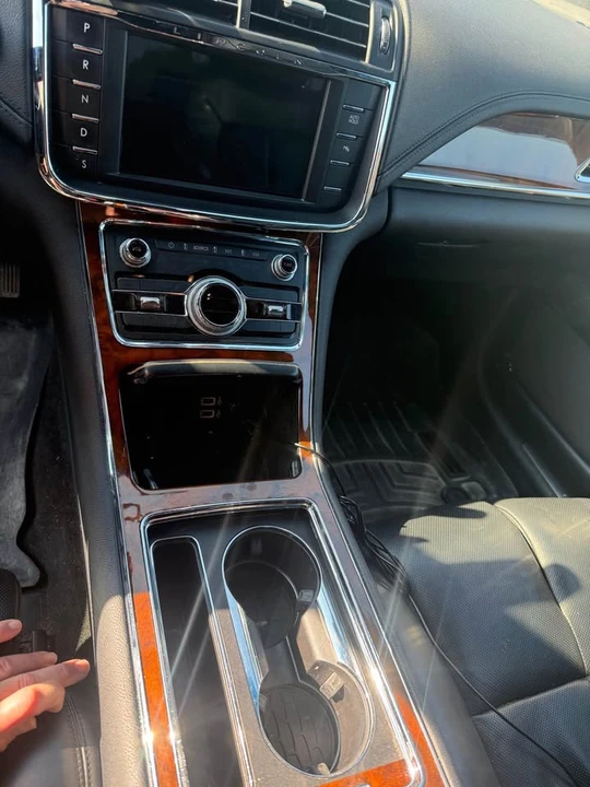 2017 Lincoln Continental 10th Gen - Image 7 of 20