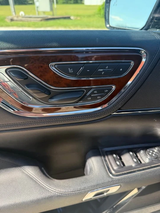 2017 Lincoln Continental 10th Gen - Image 16 of 20