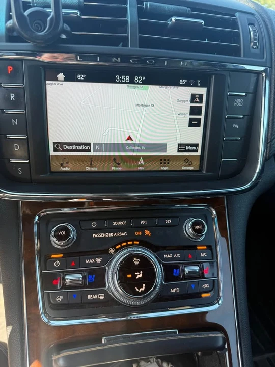 2017 Lincoln Continental 10th Gen - Image 14 of 20