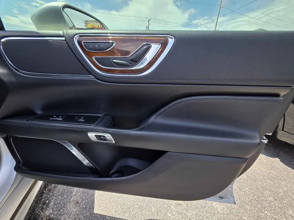 2017 Lincoln Continental 10th Gen - Image 13 of 20
