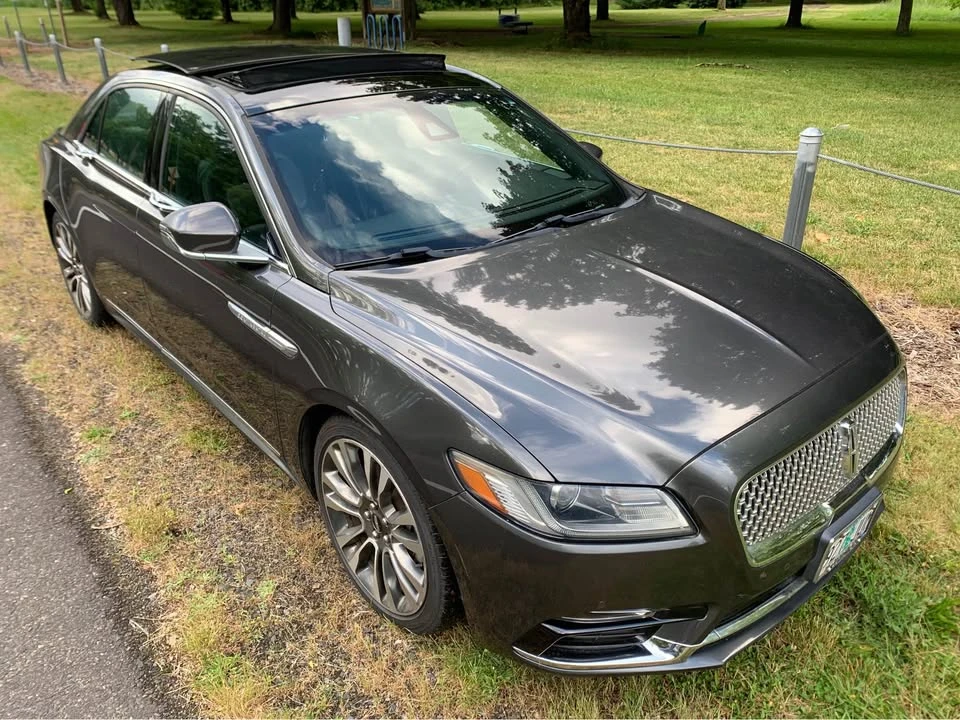 2017 Lincoln Continental 10th Gen - Image 2 of 9