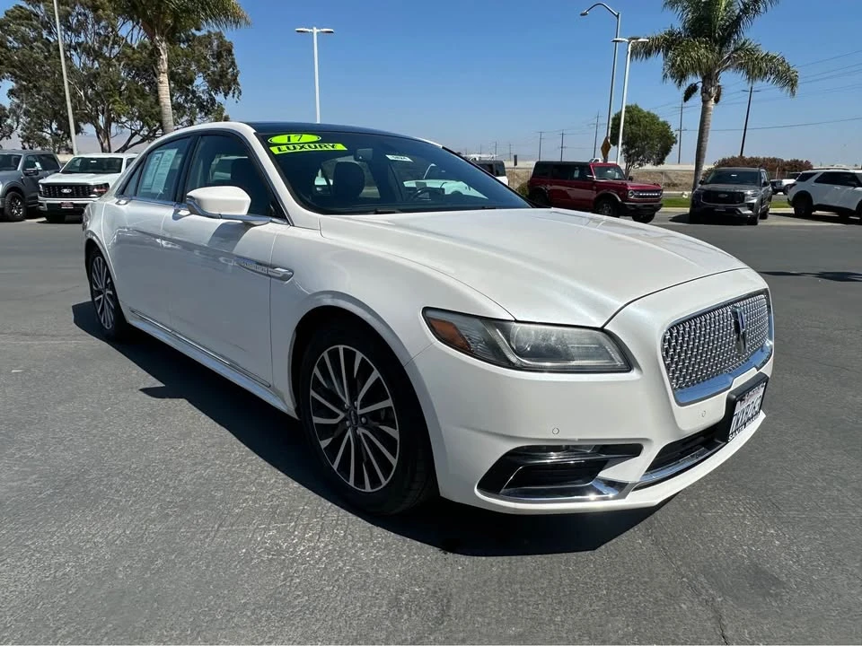 2017 Lincoln Continental 10th Gen - Image 3 of 18