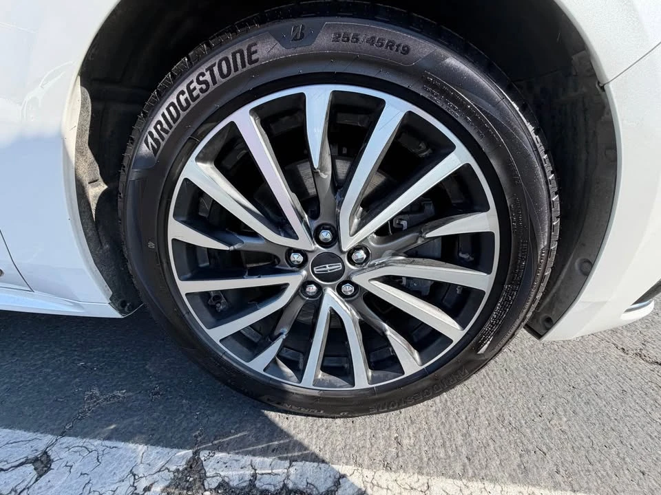 2017 Lincoln Continental 10th Gen - Image 8 of 15