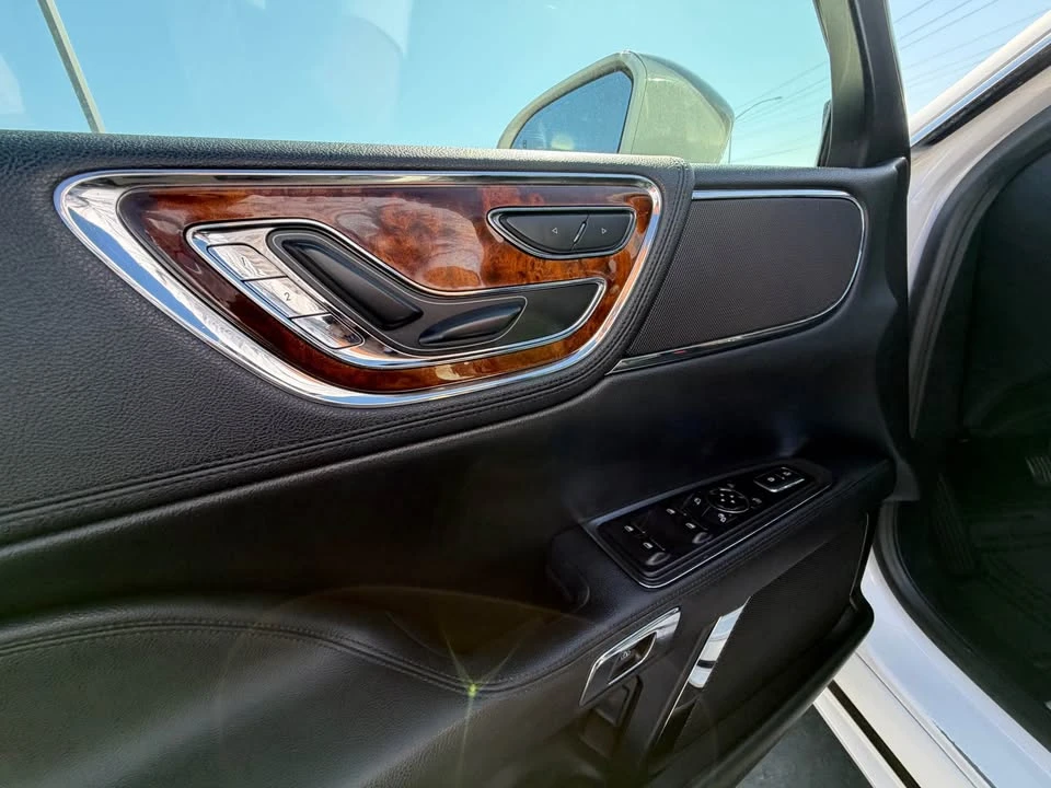 2017 Lincoln Continental 10th Gen - Image 12 of 15