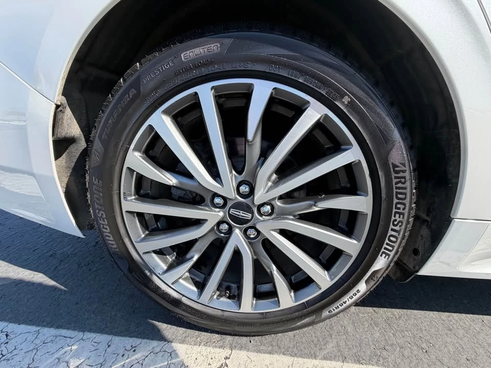 2017 Lincoln Continental 10th Gen - Image 7 of 15