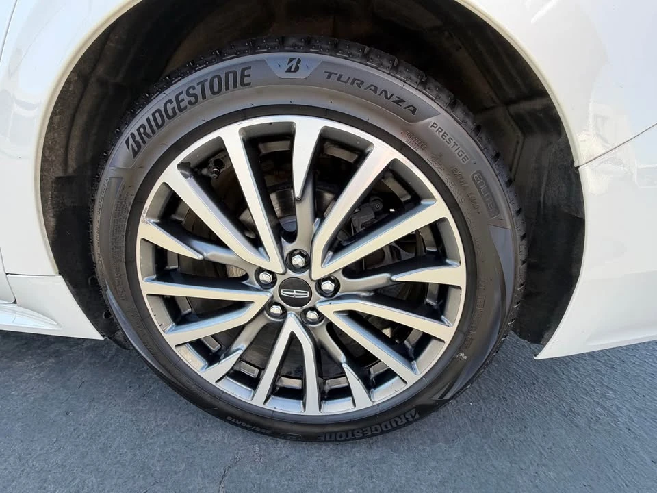 2017 Lincoln Continental 10th Gen - Image 5 of 15
