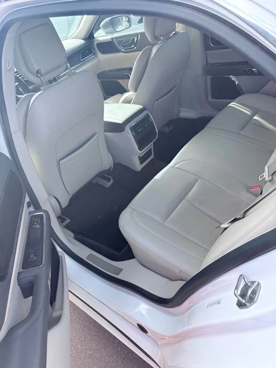 2017 Lincoln Continental 10th Gen - Image 8 of 12