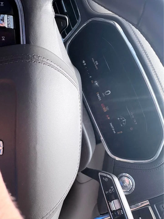2017 Lincoln Continental 10th Gen - Image 2 of 12