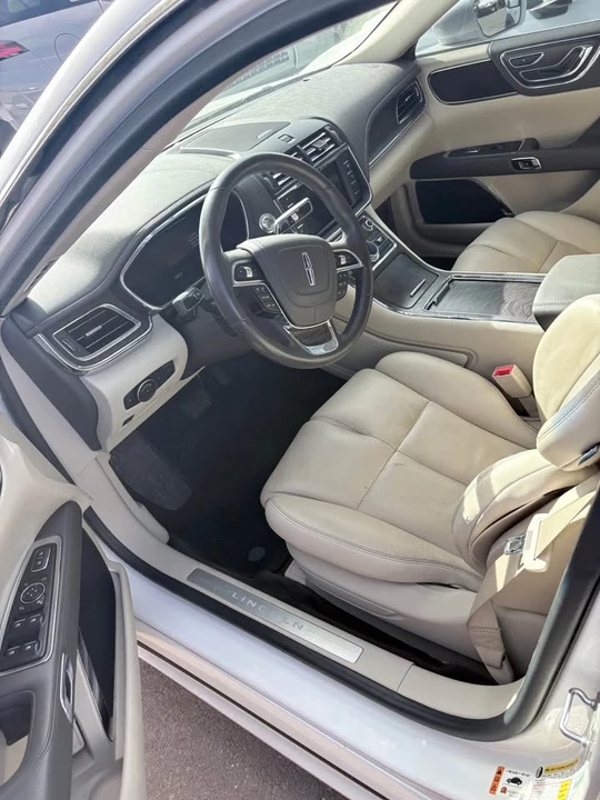 2017 Lincoln Continental 10th Gen - Image 9 of 12