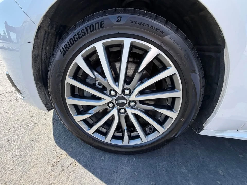 2017 Lincoln Continental 10th Gen - Image 6 of 15