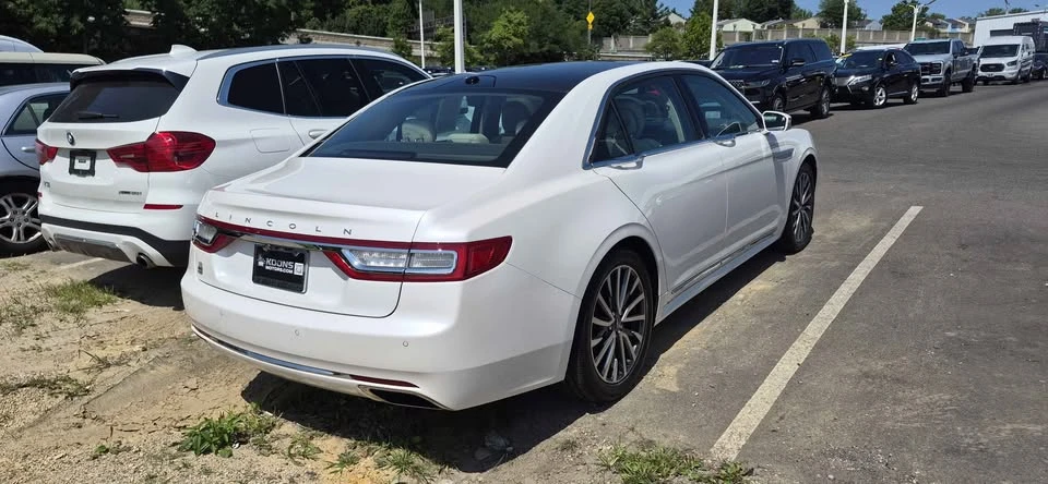 2017 Lincoln Continental 10th Gen - Image 2 of 6