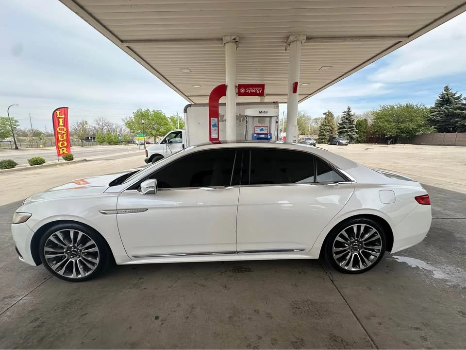 2017 Lincoln Continental 10th Gen - Image 2 of 16