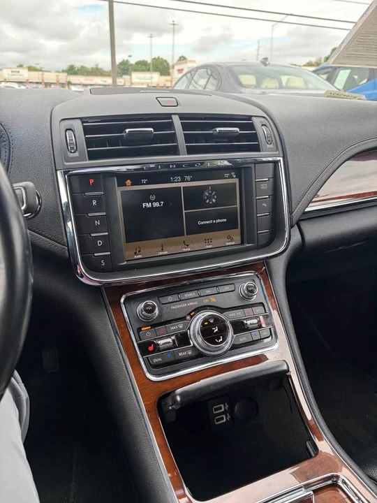 2017 Lincoln Continental 10th Gen - Image 18 of 18