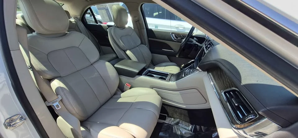2017 Lincoln Continental 10th Gen - Image 3 of 6