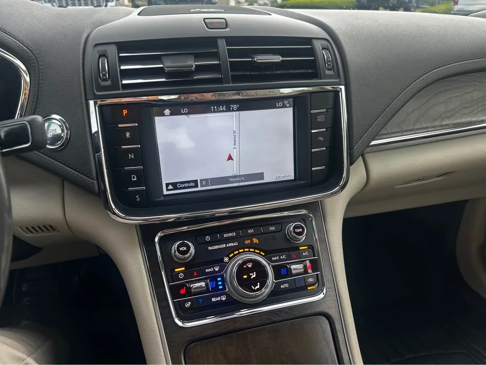2017 Lincoln Continental 10th Gen - Image 14 of 16