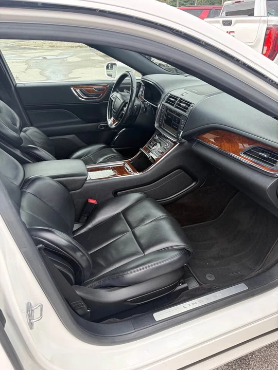 2017 Lincoln Continental 10th Gen - Image 12 of 18