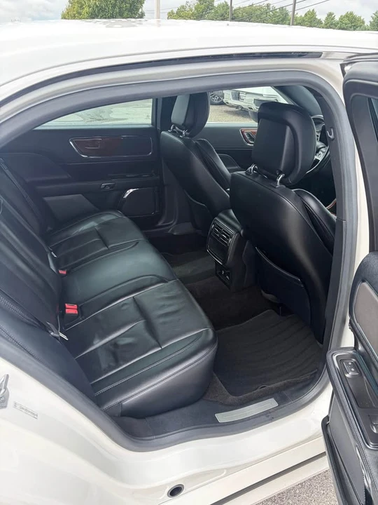 2017 Lincoln Continental 10th Gen - Image 11 of 18