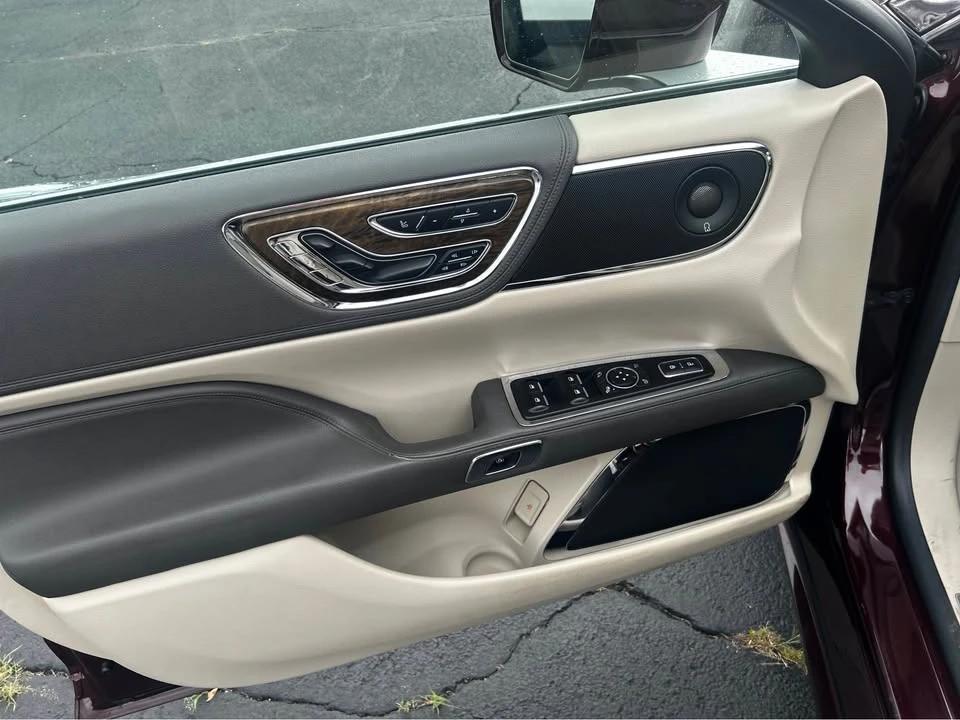 2017 Lincoln Continental 10th Gen - Image 13 of 16