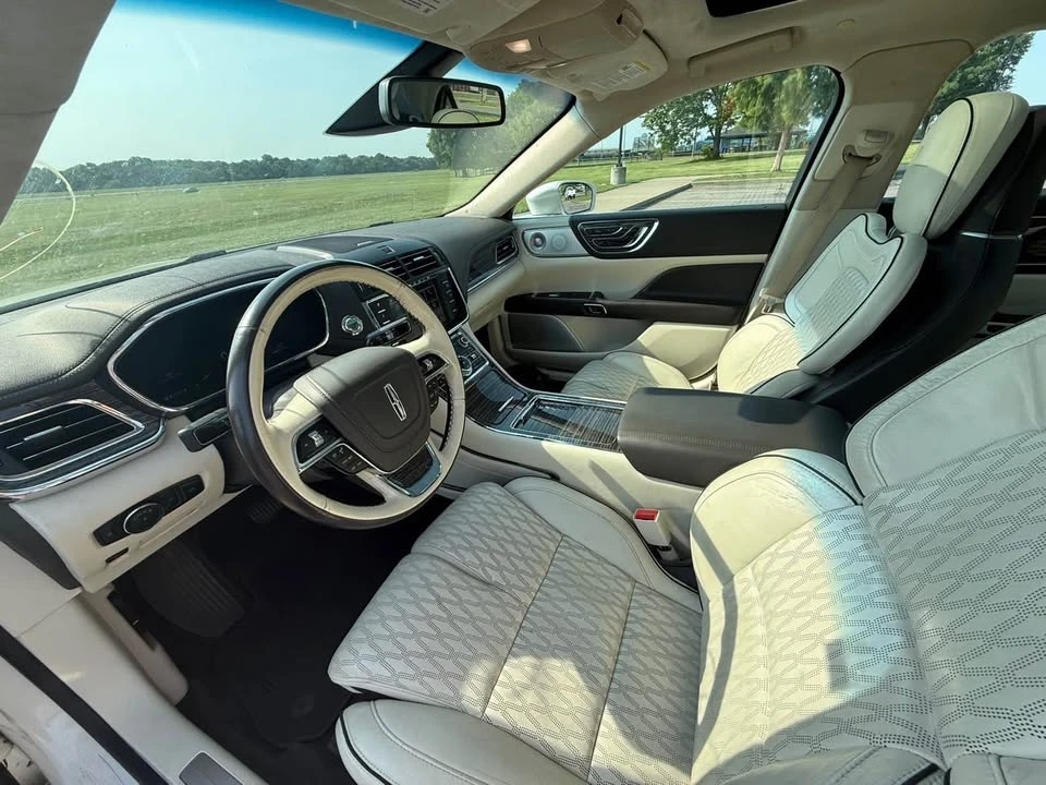 2017 Lincoln Continental 10th Gen - Image 13 of 20